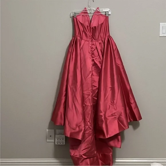 Hutch Sabrina Gown - Picture 5 of 9